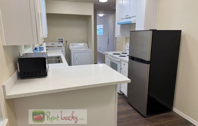 Fully Remodeled & Super Cute 2-Bedroom Cottage FOR RENT!!