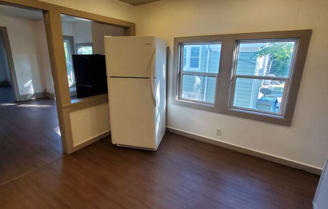 5 beds, 1.5 baths, 1,621 sqft, $1,995, Unit 6036 Upper