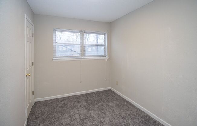 2 beds, 1 bath, $1,050, Unit Apt 1