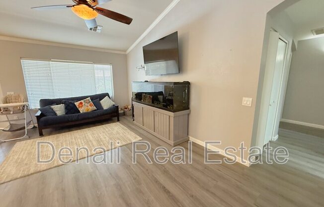 8403 W DREYFUS DR