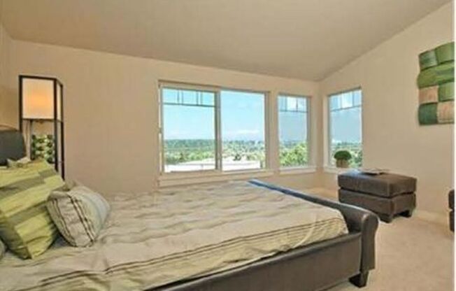 3 beds, 2.5 baths, $3,295, Unit 10700 D