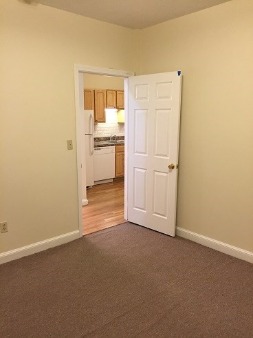 3 beds, 1 bath, 850 sqft, $4,200, Unit 5(3B)