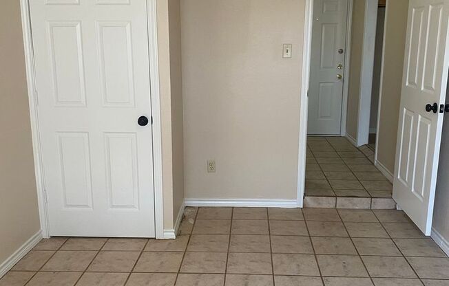 3 beds, 1 bath, $1,095