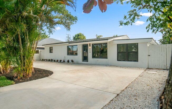 4114 SW 49 CT