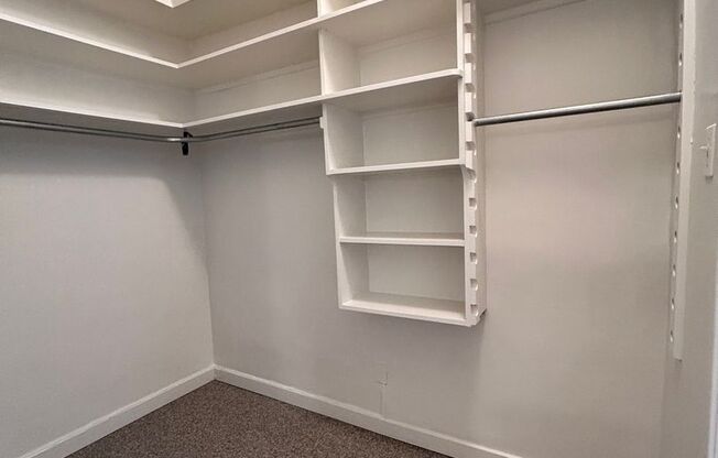 Studio, 1 bath, 275 sqft, $1,380, Unit 110