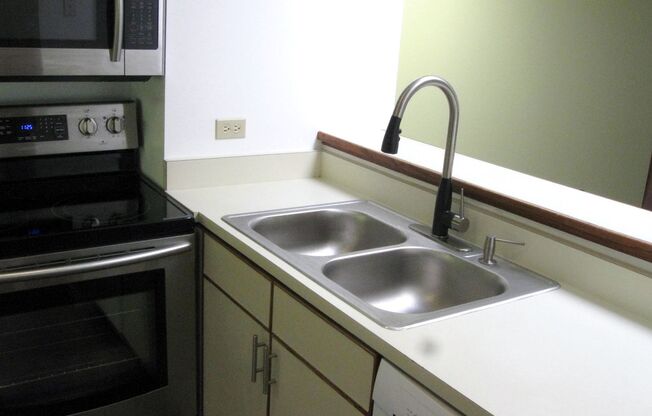 2 beds, 2 baths, $3,800, Unit # 56