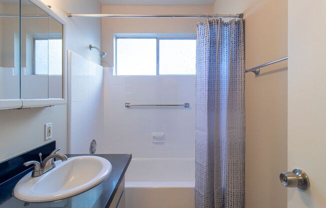 2 beds, 1 bath, 750 sqft, $1,725, Unit 4560