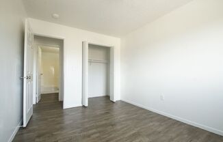 2 beds, 1 bath, $850, Unit 2707 Hawken Street #23