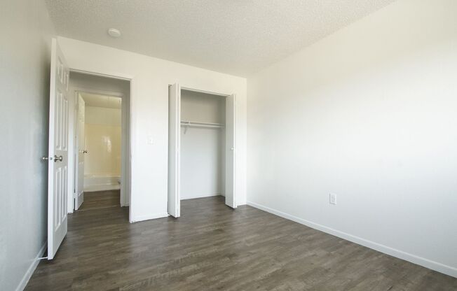 2 beds, 1 bath, $850, Unit 2707 Hawken Street #23