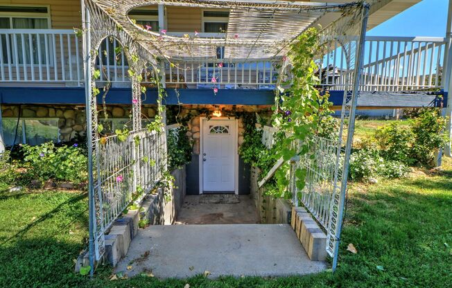 Basement Apartment Near Springville Canyon