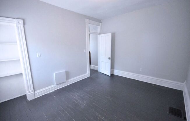 3 beds, 1.5 baths, $1,795, Unit 1250IN