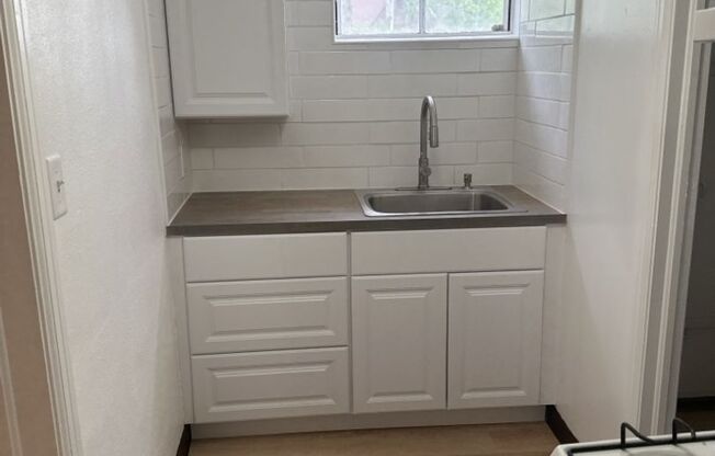 Cozy Studio Basement Unit off Pershing and Central $885