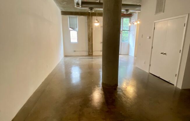 Studio, 1 bath, 695 sqft, $1,550, Unit A-210