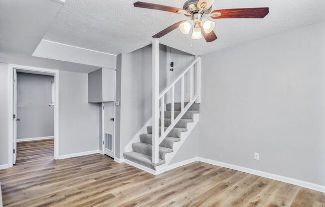2 beds, 1 bath, 825 sqft, $995, Unit 6120-A