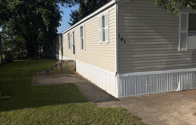 141 FOX MDW DR