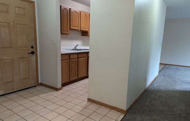 2 beds, 1 bath, 750 sqft, $975, Unit 09