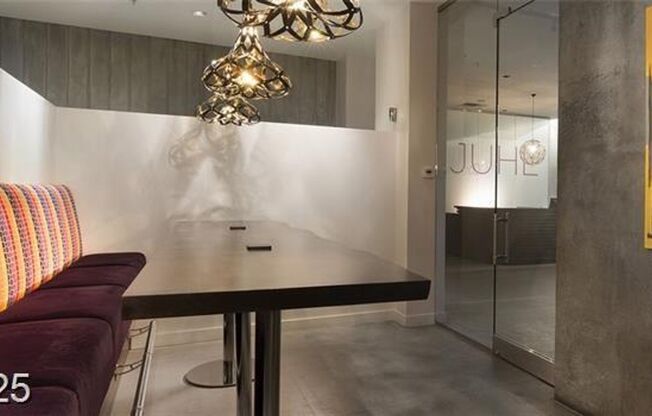 1 bed, 2 baths, $2,977, Unit Juhl Highrise