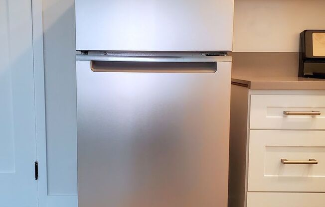 220 E. Valencia Ave.