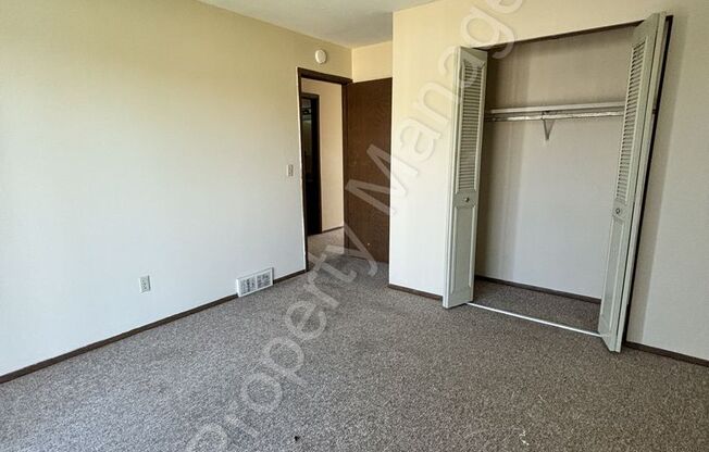 2 beds, 1 bath, 800 sqft, $800, Unit 8