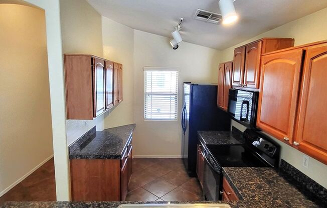 NICE 4 BED 2 BATH CORNER LOT HOME IN MARICOPA!!