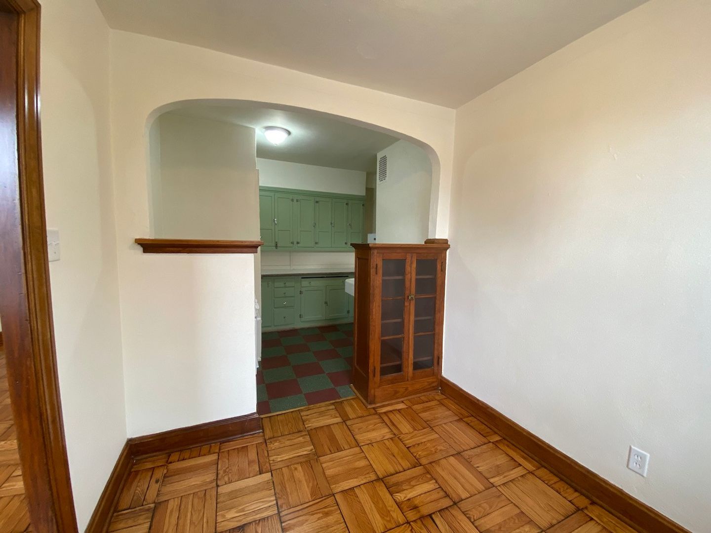 Studio, 1 bath, 400 sqft, $805, Unit 116