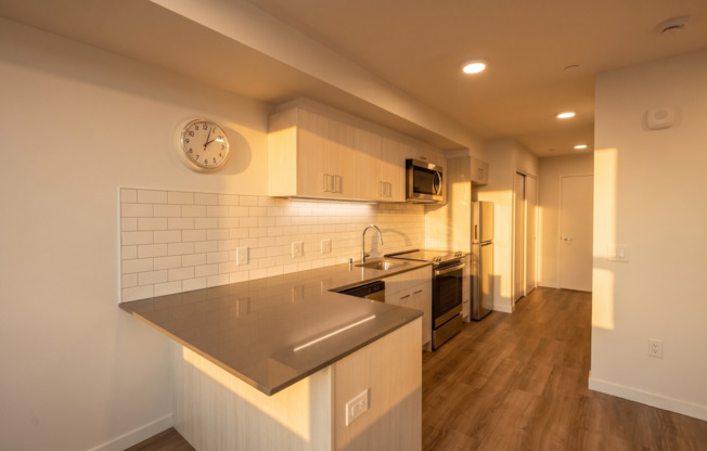 Studio, 1 bath, 437 sqft, $1,602, Unit 307
