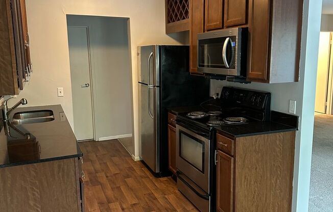 2 beds, 1 bath, 840 sqft, $1,495, Unit 201 (R)