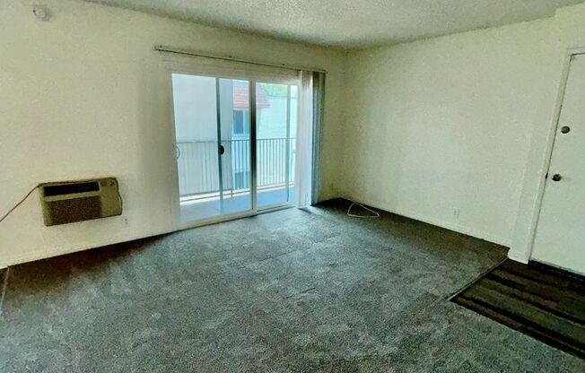Spacious 2 Bed / 2 Bath Upstairs Apartment 50% OFF First Month's Rent Promotion!!!!!