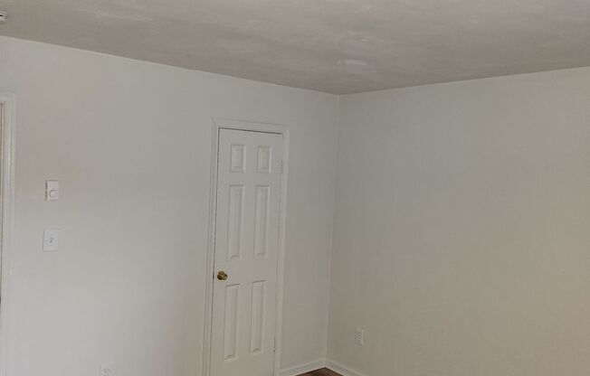 2 beds, 1 bath, $1,000, Unit Apt. #1