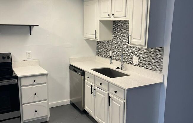 Studio, 1 bath, 1,100 sqft, $1,595, Unit 2011