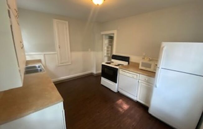 4 beds, 1.5 baths, $1,495, Unit 433