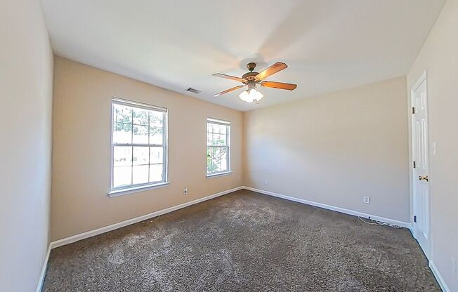 Columbia County with Garage!