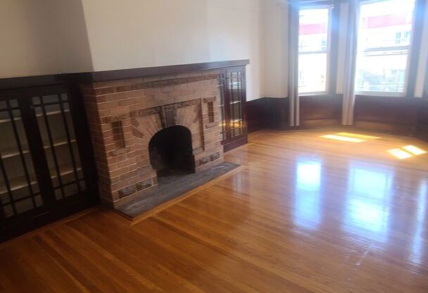 Really nice classic Apt in trendy Mission. Gustavo Lopez AMSI