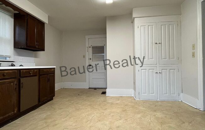 3 beds, 1 bath, 1,200 sqft, $850, Unit 239