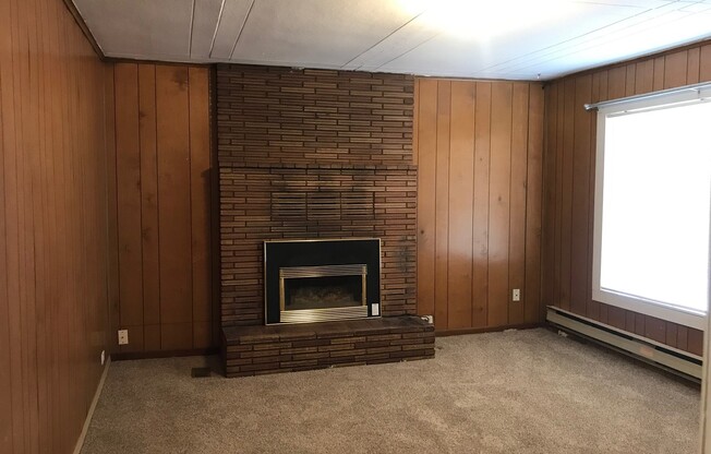 2 beds, 1 bath, $1,295