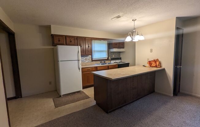 2 beds, 1 bath, $800, Unit 501 E 6th St - Apt D