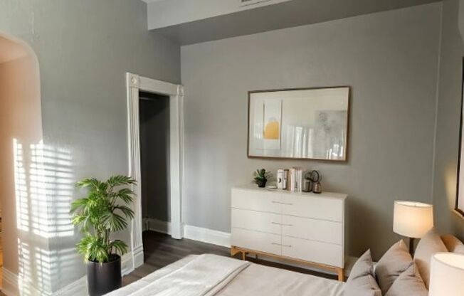 10 E FOUNTAIN BLVD