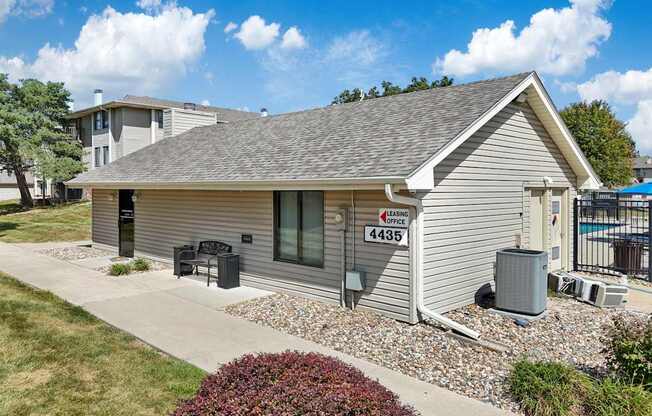 A house with the number 4435 on the front door.