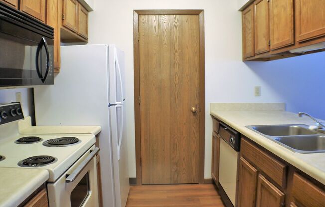 2 beds, 2 baths, 750 sqft, $1,195, Unit #04