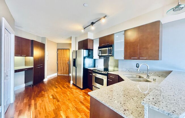 Stunning Top Floor Condo on Denny Way with Views of Puget Sound, Cascades & City Skyline - Seattle