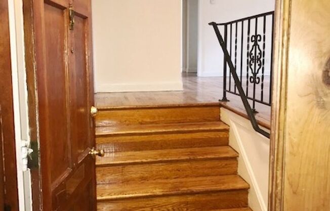 2 beds, 1 bath, 800 sqft, $1,695, Unit A12