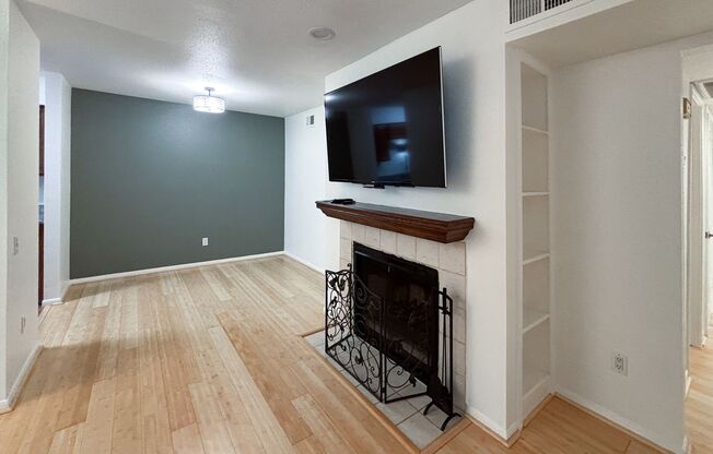 1860 White Oak Dr #323 **Ask about our NO CASH DEPOSIT option!**