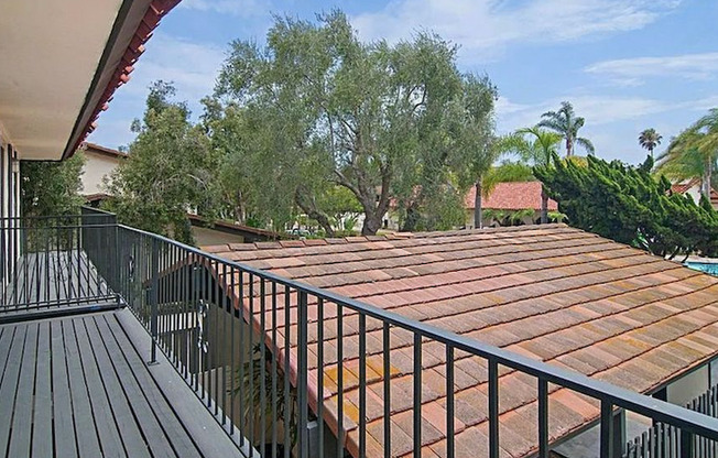 4052 LOMA RIVIERA CIR