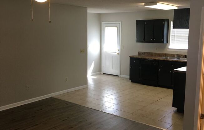 2 beds, 1 bath, $950