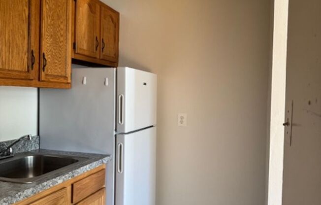 2 beds, 1 bath, $1,142, Unit 104