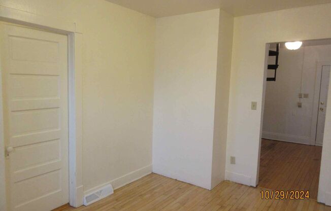 2 beds, 1 bath, 1,000 sqft, $1,100, Unit 821A