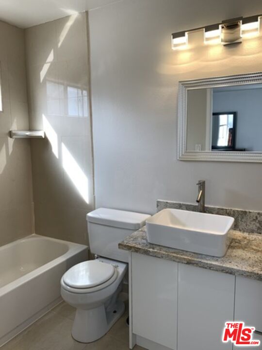 1943 Selby Ave Apt 104