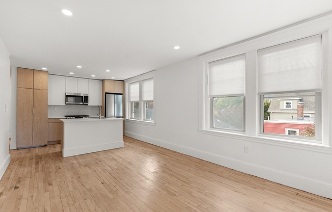 2 beds, 2 baths, 800 sqft, $3,000, Unit 305