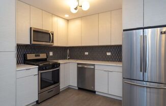 Charming Designer 1 Bed in Edgewater - Top Floor!