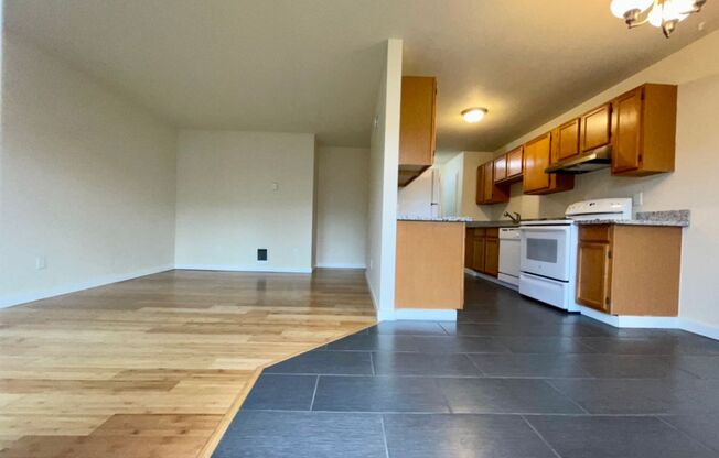 Spacious Top Floor One Bedroom With Front Porch And Lots Of Storage In Mt Tabor/Montivilla!- PETS WELCOME! Off-Street Parking & Onsite Laundry